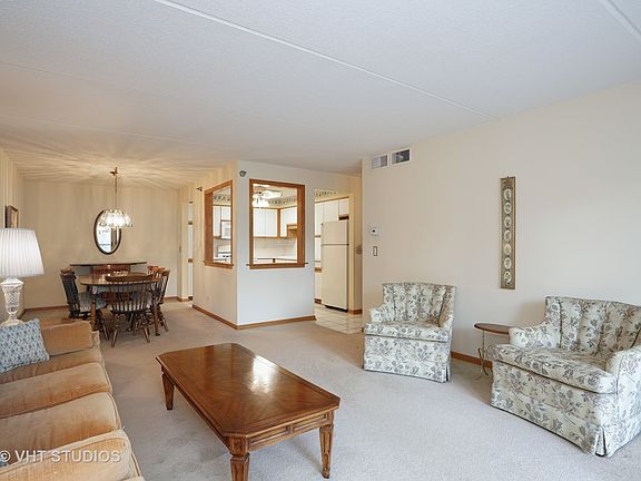 3rd image of 6701 N Milwaukee Ave APT 404