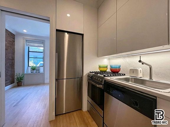 4th image of 105 Thompson St APT 7