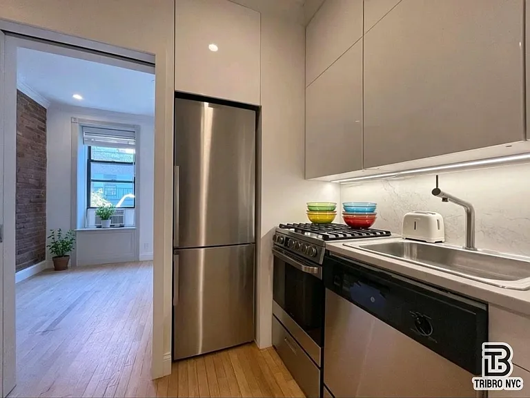 105 Thompson St #7 — Photo 4