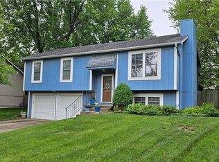 1037 S Valley Rd, Olathe, KS 66061