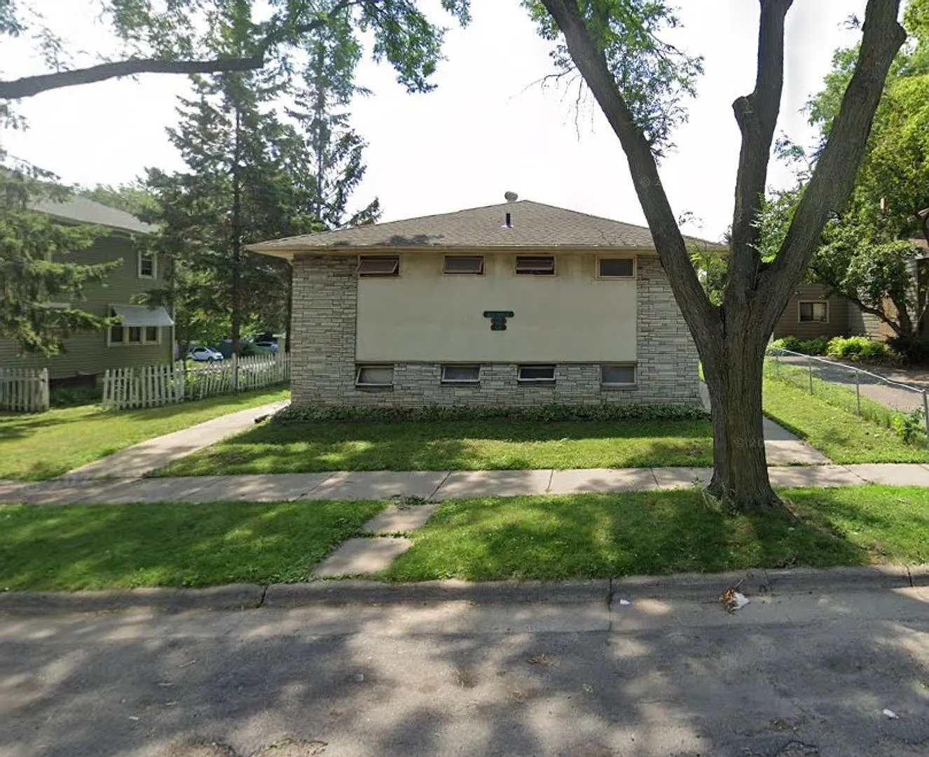 616 Ivy Ave E — Photo 1