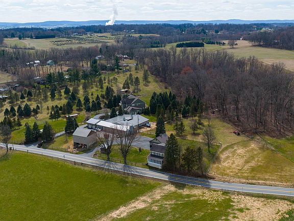 5th image of 841 Stracks Dam Rd