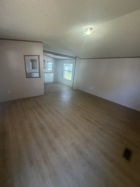 3 bed, 1216 sqft, $949 — Photo 3