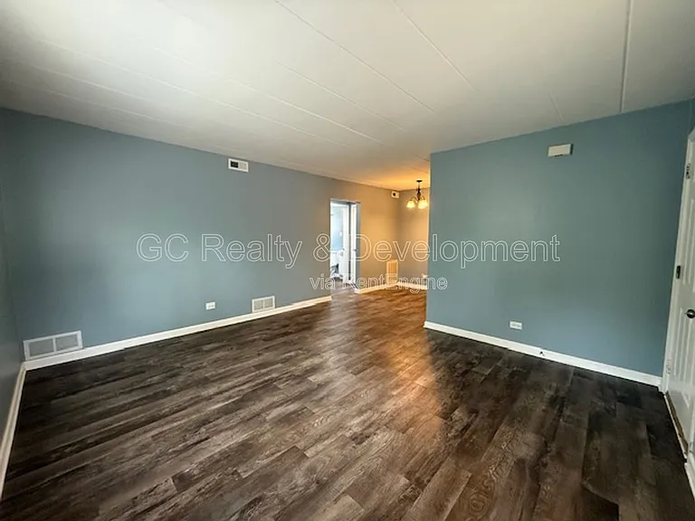 324 E Wilson Ave #D — Photo 3