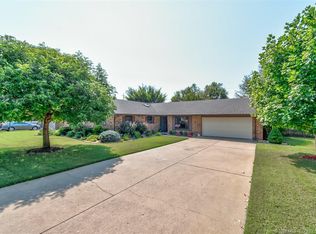 5821 Whitney Ln, Bartlesville, OK 74006