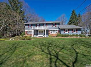 25 Arbor Ln, Dix Hills, NY 11746