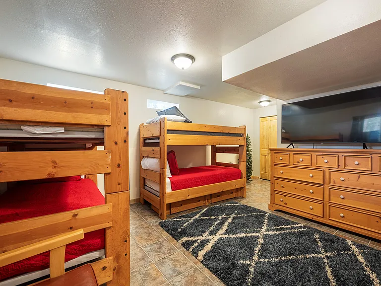 497 W Yarrow Ct — Photo 34