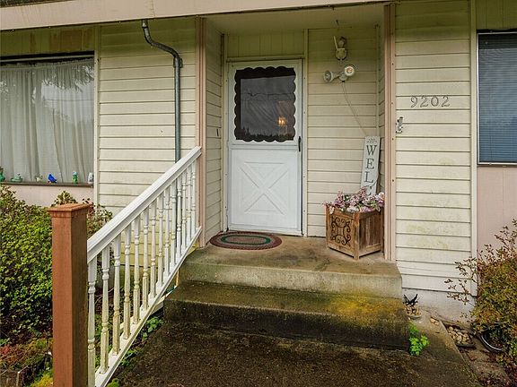 4th image of 9202 126th Street E