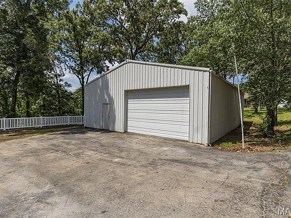 4th image of 13 Southwoods Dr