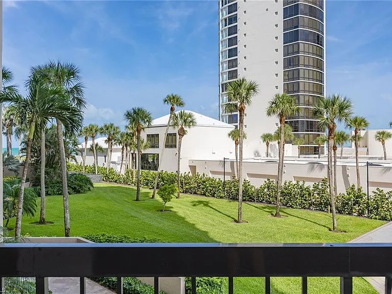 4551 Gulf Shore Blvd N #200 — Photo 26