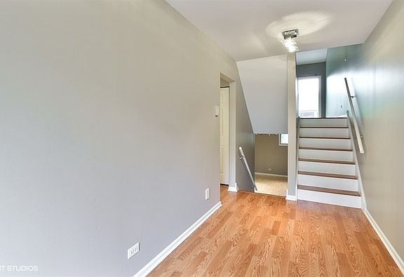 2nd image of 19W277 Palace Green Ln