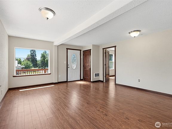 5th image of 410 W Bartlett Street
