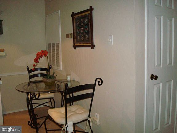 4th image of 3308 Wyndham Cres #122