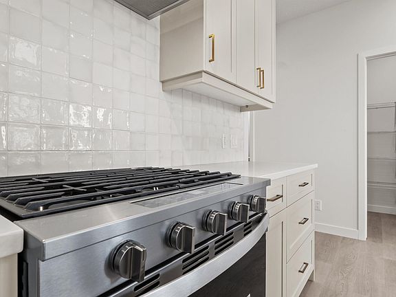 4th image of 271 Paterson Way SW