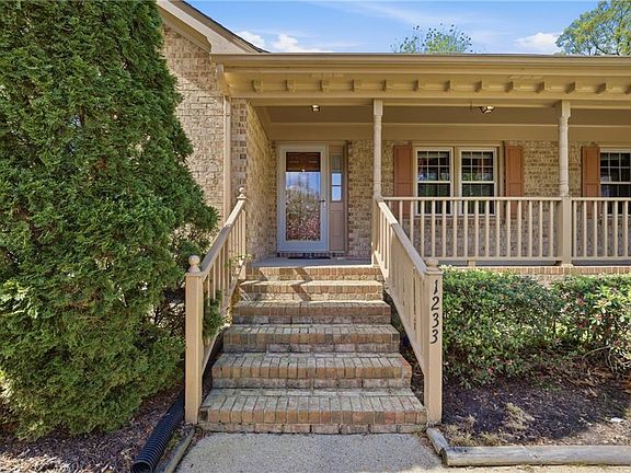 3rd image of 1233 Worthington Ln