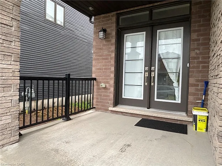 151 Eva Dr — Photo 2