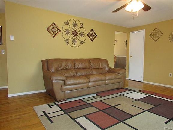 5th image of 801 Parr Meadow Dr