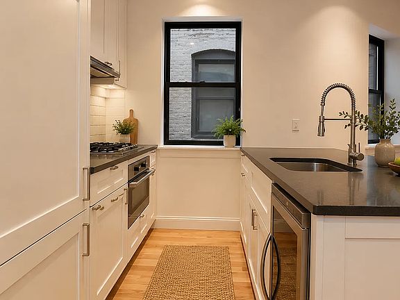 3rd image of 262 Elizabeth St APT 2