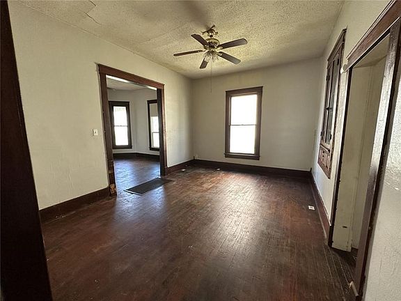 2nd image of 710 W 2nd St