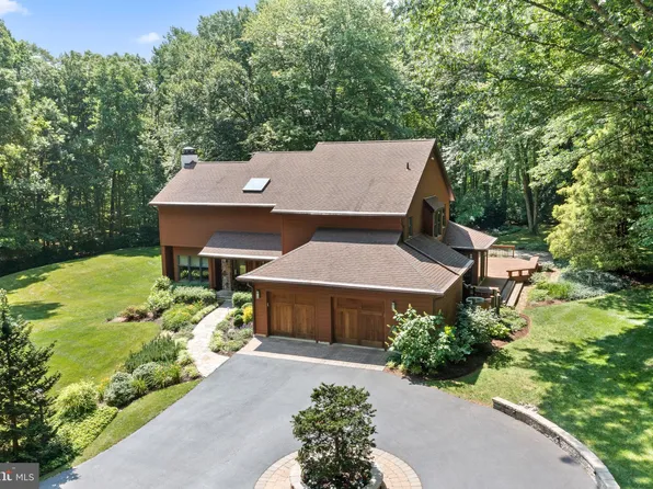 7 Hunt Club Ln, Malvern, PA 19355