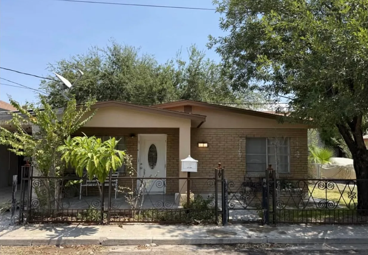 2 bed, $1,000 — Photo 1
