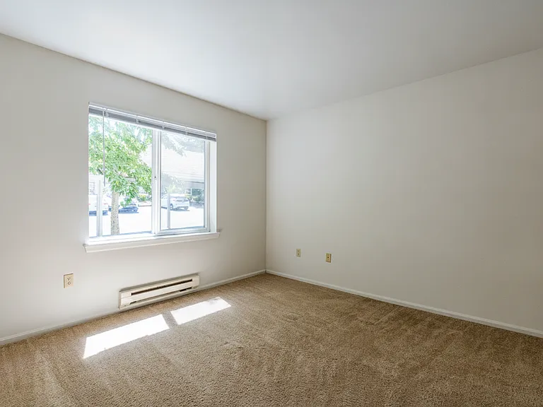 Bellevue Heights Apartments — Photo 9