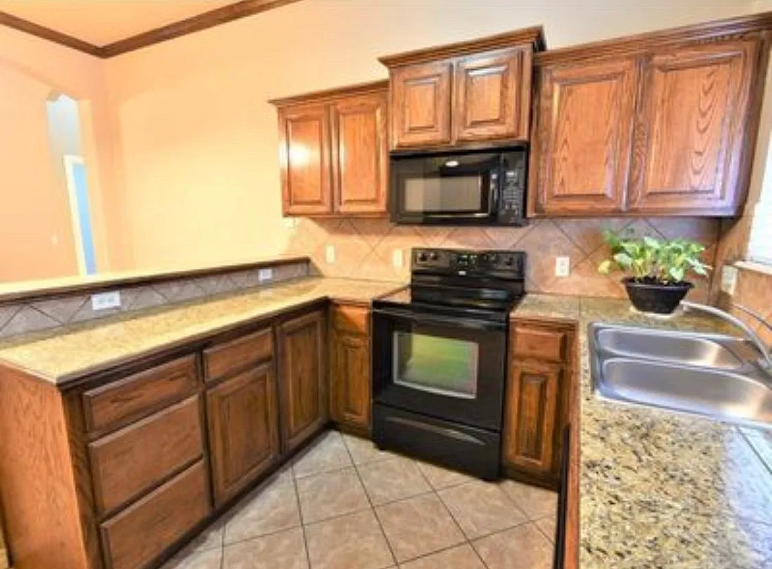 4 bed, 1496 sqft, $1,725 — Photo 4