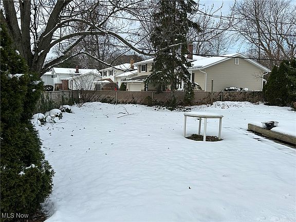 4th image of 22506 Sharon Ln