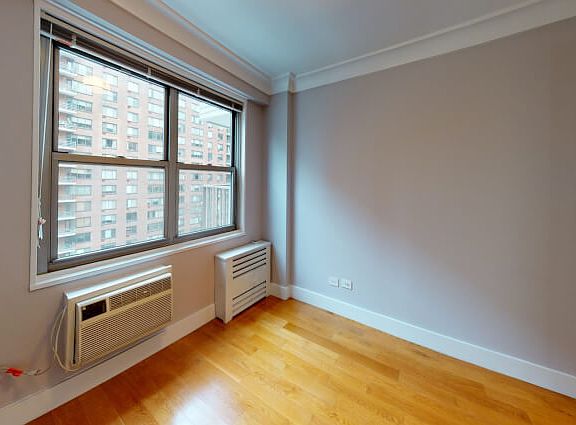 4th image of 50 W 97th St APT 9R