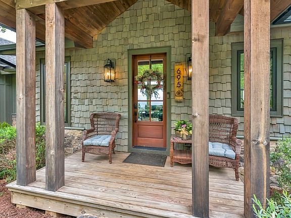 3rd image of 695 Goldenrod Road