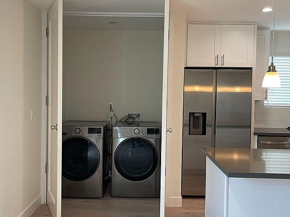 4th image of 24241 Kittridge St