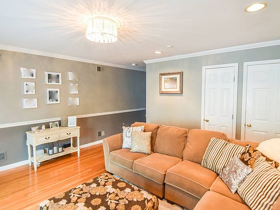 4th image of 270 Malvine Ave