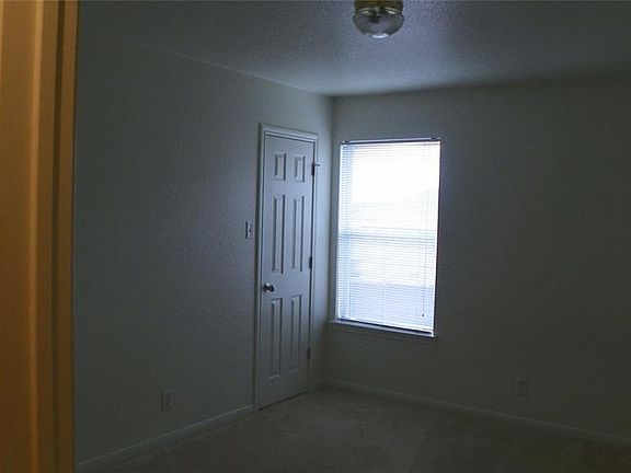 3rd image of 1402 Cinch Dr