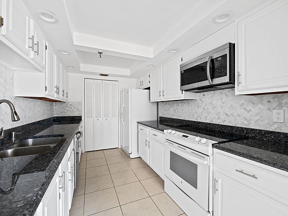 2nd image of 859 Jeffery Street #312