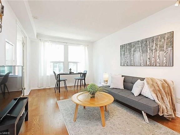 5th image of 230 King St E #812