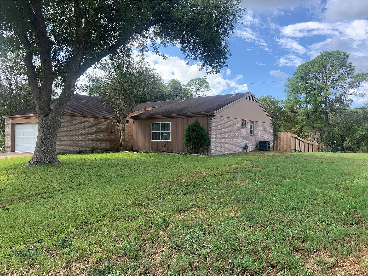 3 bed, 2.0 bath, 1850 sqft, $2,300 — Photo 3