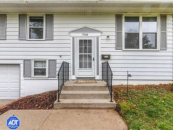 3rd image of 9308 Farley Ave