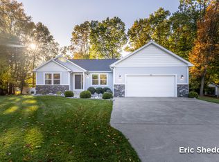 320 Caravan Dr, Norton Shores, MI 49441