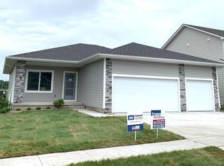 7818 NW 96th St, Johnston, IA 50131