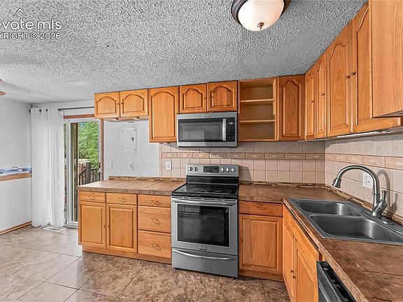 5th image of 1435 Peterson Rd