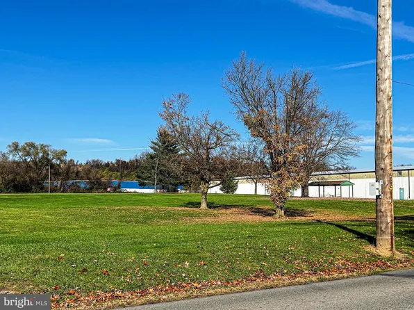 Loop Rd, Lewistown, PA 17044