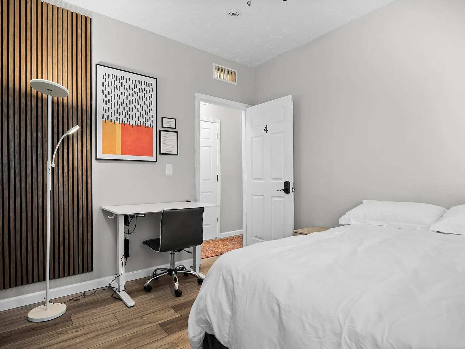 6 bed, 3400 sqft, $850 — Photo 1