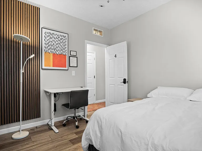 1842 Crawford Rd #4 — Photo 1