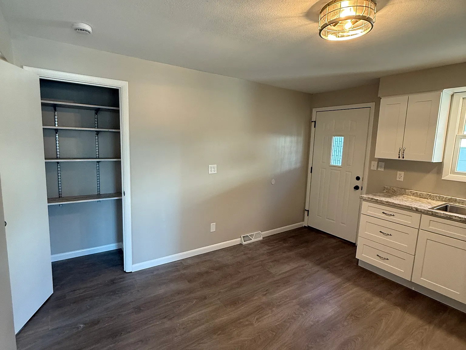 3 bed, 1200 sqft, $1,575 — Photo 3