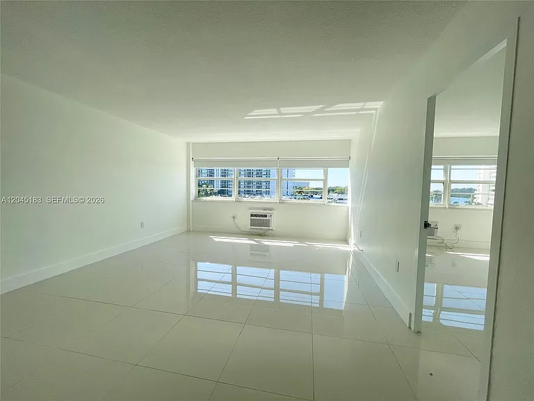 220 Kings Point Dr #502 — Photo 12