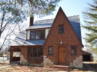 910 Old Country Club Rd NW, Roanoke, VA 24017