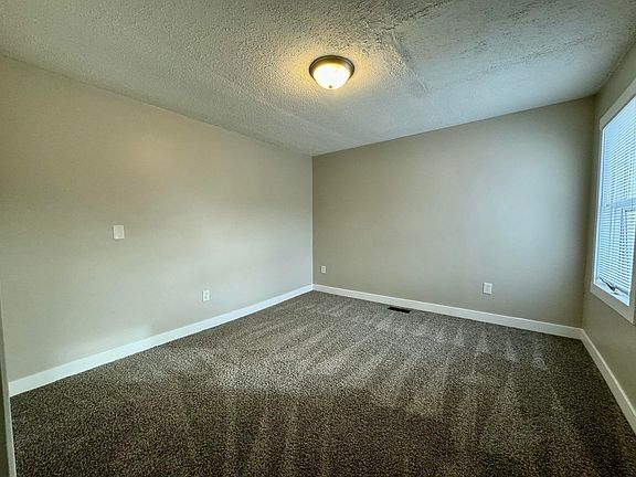 5th image of 1074 W Laketon Ave