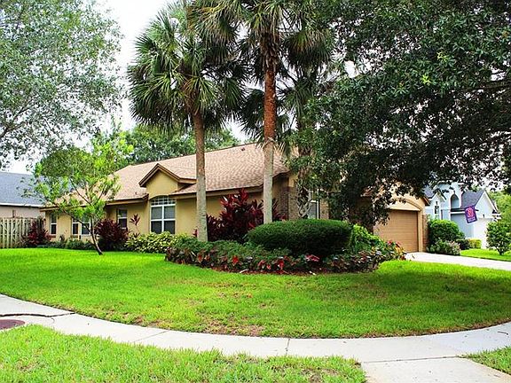 2nd image of 920 N Lake Claire Cir