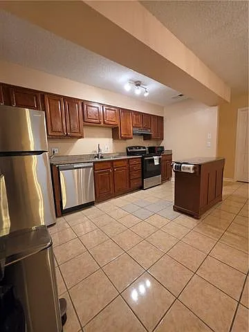 4 bed, 2.0 bath, 1492 sqft, $1,700 — Photo 3