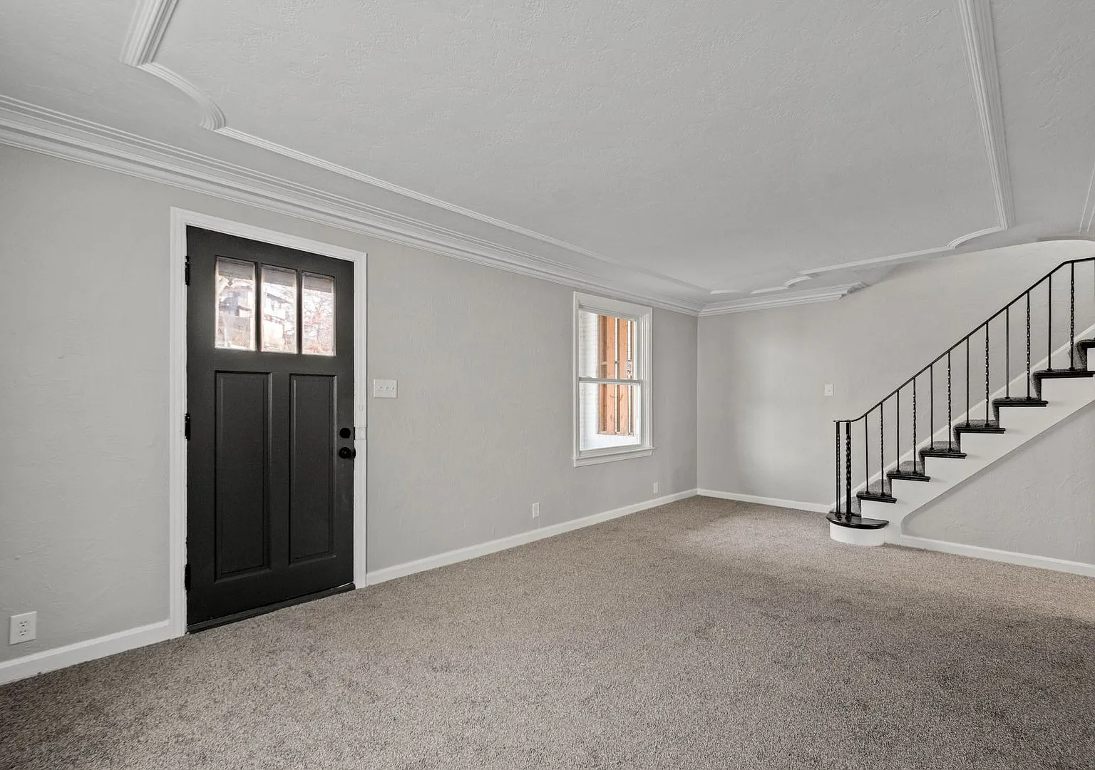1653 Suburban Avenue — Photo 3